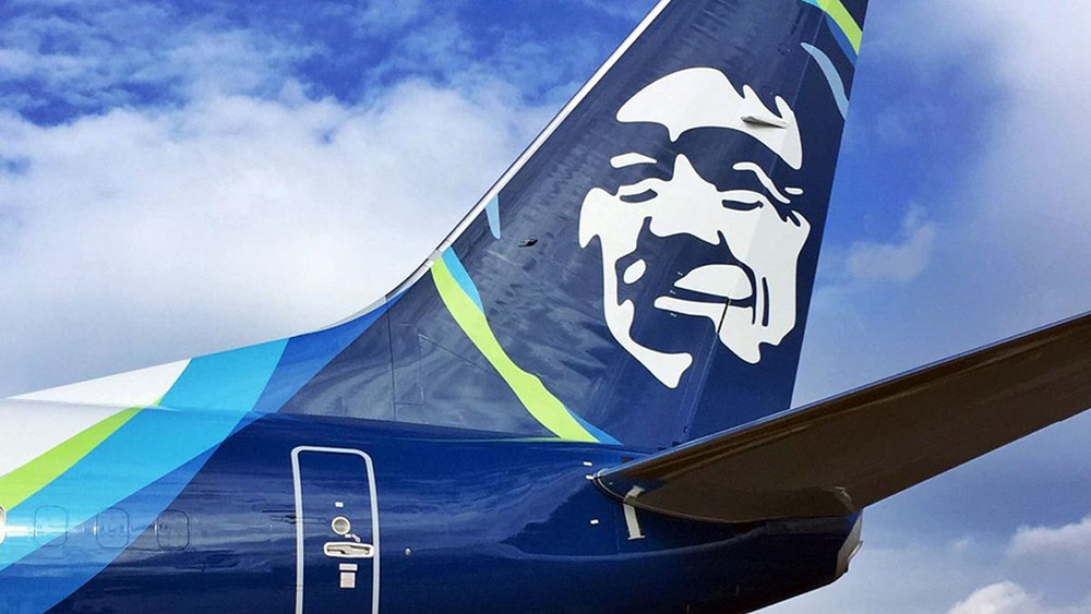 Alaska Airlines plane serving customers with emotional support animals