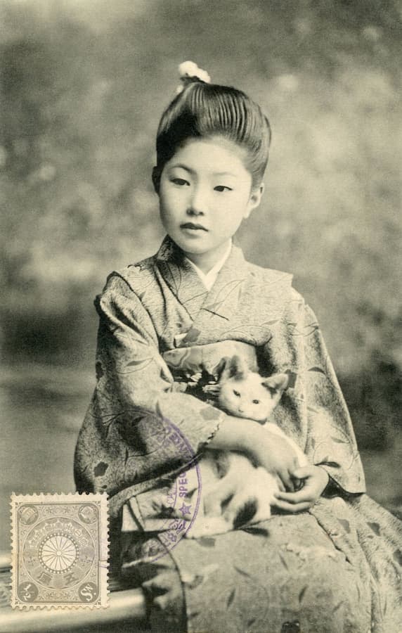 Bijin with a Kitten 1907